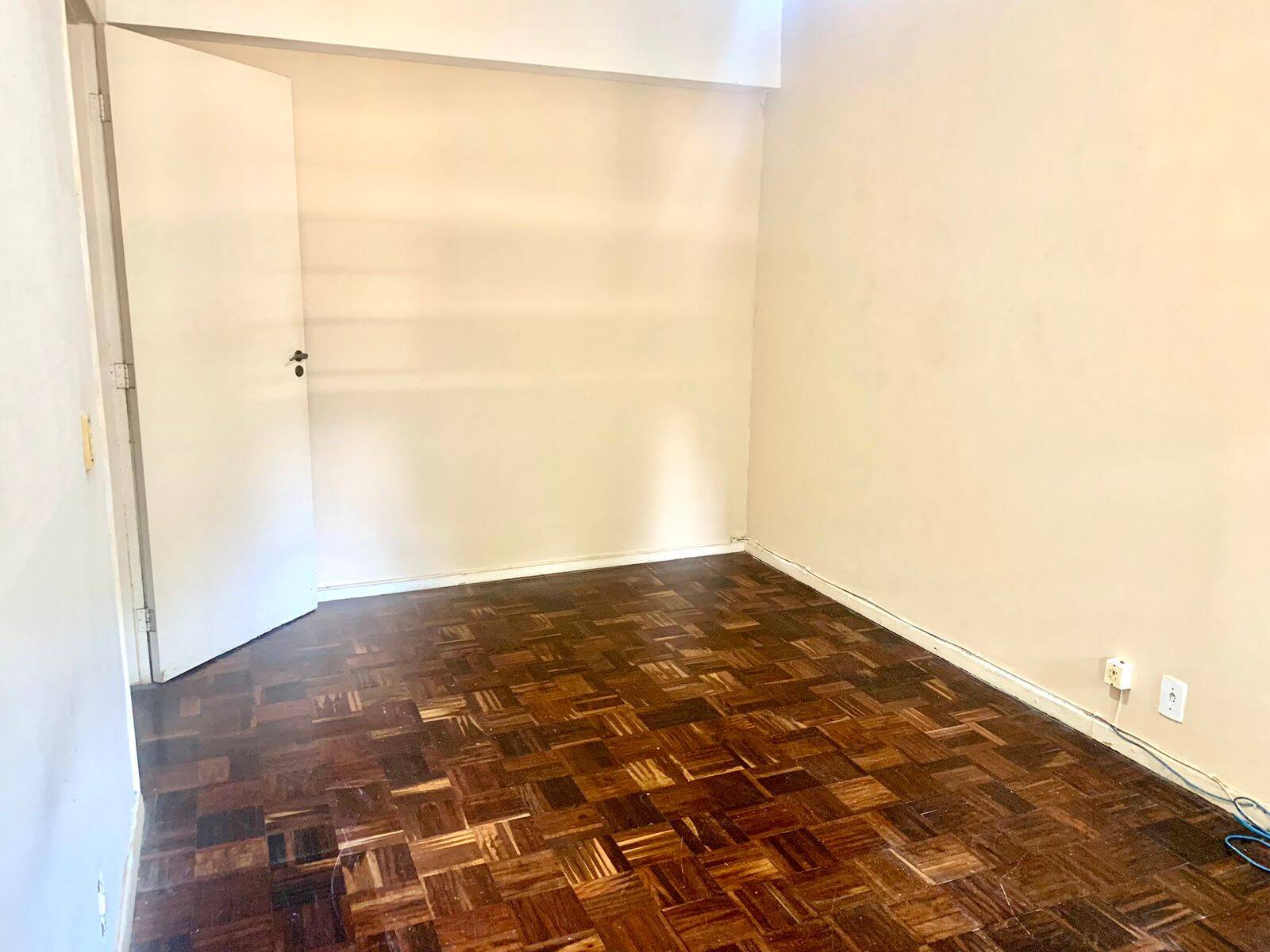 Apartamento à venda com 2 quartos, 61m² - Foto 3